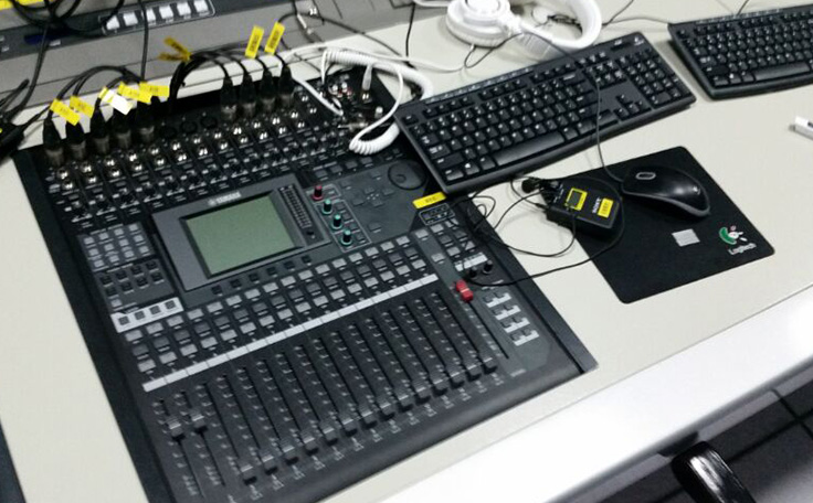 通用舞臺(tái)承建藍(lán)騎士水運(yùn)動(dòng)中心演藝舞臺(tái)機(jī)械、燈光及舞臺(tái)幕布建設(shè)