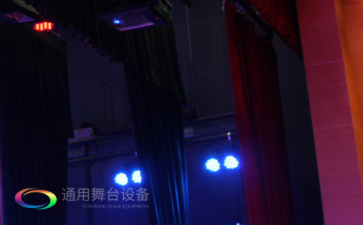 舞臺(tái)幕布定制廠家！買(mǎi)幕布選擇通用舞臺(tái)幕布，只為您提供更好的舞臺(tái)幕布！