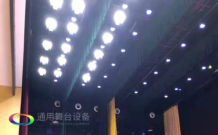 通用舞臺專業性、全方位優勢！業務涉及舞臺機械、阻燃幕布、專業燈光系統、專業音響系統
