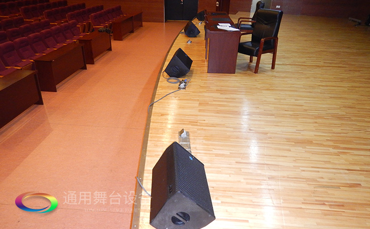 通用舞臺專業性、全方位優勢！業務涉及舞臺機械、阻燃幕布、專業燈光系統、專業音響系統