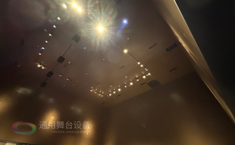 高效安裝舞臺(tái)吊桿、阻燃幕布，助力博物館多功能舞臺(tái)升級(jí)